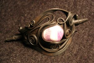 HAIR BROOCH WITH AMETHYST - PIERRES ET FANTASY{% if kategorie.adresa_nazvy[0] != zbozi.kategorie.nazev %} - BIJOUTERIE{% endif %}