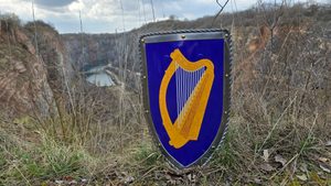 IRLAND, Mittelalter Schild - Metall, handgefertigt