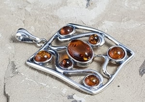 ANKA, PENDENTIF, AMBRE, ARGENT - AMBRE ET ARGENT{% if kategorie.adresa_nazvy[0] != zbozi.kategorie.nazev %} - BIJOUX EN ARGENT{% endif %}