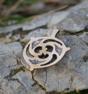 TRISKELION, SOUTHERN GALIA, PENDANT, BRONZE - BRONZE HISTORICAL JEWELS{% if kategorie.adresa_nazvy[0] != zbozi.kategorie.nazev %} - JEWELLERY - BRONZE, ZINC{% endif %}