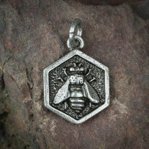 ABEILLE, PENDENTIF, ZINC ARGENT ANTIQUE - TOUS LES PENDENTIFS, NOTRE PRODUCTION{% if kategorie.adresa_nazvy[0] != zbozi.kategorie.nazev %} - BIJOUTERIE{% endif %}