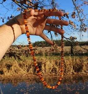 AMBER NECKLACE 40 CM - AMBER JEWELRY{% if kategorie.adresa_nazvy[0] != zbozi.kategorie.nazev %} - SILVER JEWELLERY{% endif %}