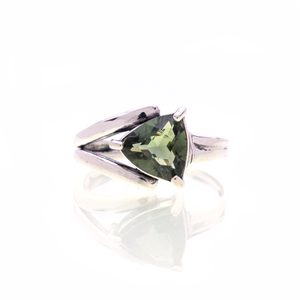 MOLDAVITE RING, TRILLION CUT, STERLING SILVER - MOLDAVITES, CZECH{% if kategorie.adresa_nazvy[0] != zbozi.kategorie.nazev %} - SILVER JEWELLERY{% endif %}