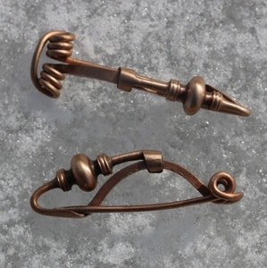 BROCHE CELTIQUE, FIBULE, LA TÈNE, BRONZE XXII - ACCESSOIRES DE COSTUME{% if kategorie.adresa_nazvy[0] != zbozi.kategorie.nazev %} - BIJOUTERIE{% endif %}