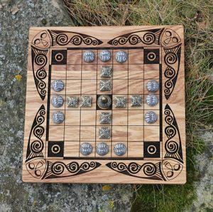 FIDCHELL Keltische Brettspielversion von BRIAN BORU mit Eichenbrett