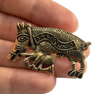 cochon cornemuseur - Broche médiévale en bronze