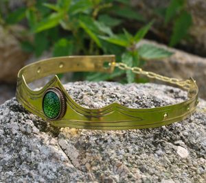 DRAGON'S EYE - MEDIEVAL CROWN, BRASS - CROWNS AND TIARAS{% if kategorie.adresa_nazvy[0] != zbozi.kategorie.nazev %} - JEWELLERY - BRONZE, ZINC{% endif %}