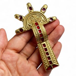 Broche mérovingienne, V.-VI. siècle, réplique