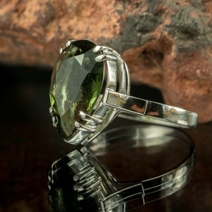 MONTANA - MOLDAVITE STERLING SILVER RING - MOLDAVITES, CZECH{% if kategorie.adresa_nazvy[0] != zbozi.kategorie.nazev %} - SILVER JEWELLERY{% endif %}