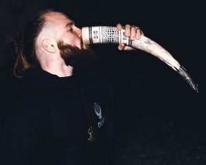 HIBERNIA, luxury engraved drinking horn