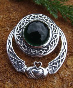 LARGE CLADDAGH PENDANT, GREEN, AG 925 - PENDANTS{% if kategorie.adresa_nazvy[0] != zbozi.kategorie.nazev %} - SILVER JEWELLERY{% endif %}