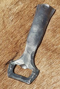 BOTTLE OPENER, FORGED, FLAT - FORGED IRON HOME ACCESSORIES{% if kategorie.adresa_nazvy[0] != zbozi.kategorie.nazev %} - SMITHY WORKS, COINS{% endif %}
