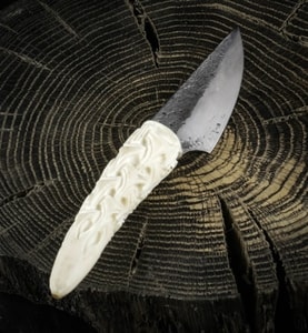 JOKUL, HAND FORGED KNIFE, CARVED ANTLER - KNIVES{% if kategorie.adresa_nazvy[0] != zbozi.kategorie.nazev %} - WEAPONS - SWORDS, AXES, KNIVES{% endif %}