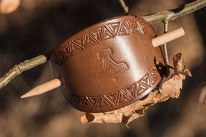 THOR'S HAMMER, LEATHER HAIR CLIP - HAIR CLIPS, ACCESSORIES, JEWELLERY{% if kategorie.adresa_nazvy[0] != zbozi.kategorie.nazev %} - LEATHER PRODUCTS{% endif %}