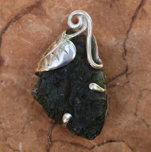 LARA SILVER PENDANT, MOLDAVITE - MOLDAVITES, CZECH{% if kategorie.adresa_nazvy[0] != zbozi.kategorie.nazev %} - SILVER JEWELLERY{% endif %}