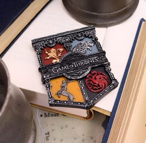 GAME OF THRONES SIGIL HOUSE MASCOT FRIDGE MAGNET - GAME OF THRONES - HRA O TRŮNY{% if kategorie.adresa_nazvy[0] != zbozi.kategorie.nazev %} - PRODUITS SOUS LICENCE – FILMS, JEUX, SÉRIES{% endif %}