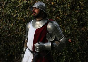 KING'S GUARD - MEDIEVAL KNIGHT - COSTUME RENTAL - COSTUME RENTALS{% if kategorie.adresa_nazvy[0] != zbozi.kategorie.nazev %} - FILM AND PROPS{% endif %}