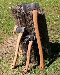 HACHE DE COUPE HY 10  1200G, HULTAFORS, SWEDEN - OUTILS - PELLES, SCIES, HACHE{% if kategorie.adresa_nazvy[0] != zbozi.kategorie.nazev %} - BUSHCRAFT{% endif %}