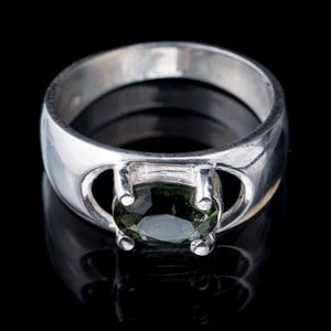 MOLDAVITE, STERLING SILVER RING WITH CUT MOLDAVITE - MOLDAVITES, CZECH{% if kategorie.adresa_nazvy[0] != zbozi.kategorie.nazev %} - SILVER JEWELLERY{% endif %}