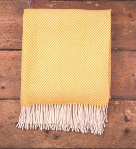 YELLOW HERRINGBONE THROW, MERINO WOOL - WOOLEN BLANKETS AND SCARVES, IRELAND{% if kategorie.adresa_nazvy[0] != zbozi.kategorie.nazev %} - WOOLEN PRODUCTS, IRELAND{% endif %}