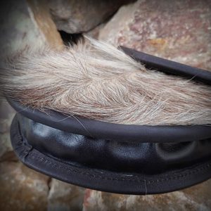 SCOTTISH SPORRAN WITH FUR, THISTLE - BAGS, SPORRANS{% if kategorie.adresa_nazvy[0] != zbozi.kategorie.nazev %} - LEATHER PRODUCTS{% endif %}