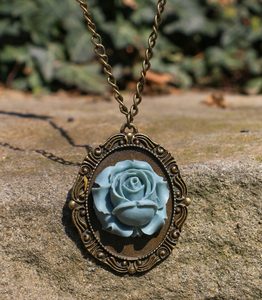 VINTAGE ROSE, PENDANT - COSTUME JEWELLERY{% if kategorie.adresa_nazvy[0] != zbozi.kategorie.nazev %} - JEWELLERY - BRONZE, ZINC{% endif %}