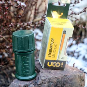 UCO STORMPROOF MATCHES CONTAINER GREEN - 25 PCS - BUSHCRAFT{% if kategorie.adresa_nazvy[0] != zbozi.kategorie.nazev %} - BUSHCRAFT, REENACTMENT, HANDWERK{% endif %}