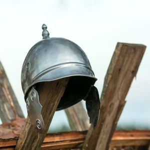 CELTIC HELMET, STEEL - ÉPOQUE ANTIQUE{% if kategorie.adresa_nazvy[0] != zbozi.kategorie.nazev %} - ARMURES ET BOUCLIERS{% endif %}