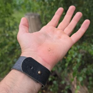 Lederarmband Crann Dubh – Schwarze Baumrinde