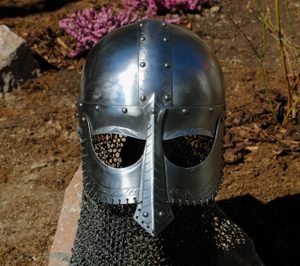 EINAR, CASQUE DE VIKING AVEC CAMAIL D'ARMURE 1.5MM - CASQUES VIKINGS ET À NASALE{% if kategorie.adresa_nazvy[0] != zbozi.kategorie.nazev %} - ARMURES ET BOUCLIERS{% endif %}