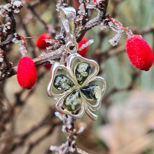 Quatrefoil, silver pendant, amber, Ag 925