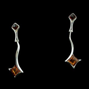 WARTA, BOUCLES D'OREILLES EN AMBRE, ARGENT - BOUCLES D'OREILLES - BIJOUX HISTORIQUE{% if kategorie.adresa_nazvy[0] != zbozi.kategorie.nazev %} - BIJOUX EN ARGENT{% endif %}