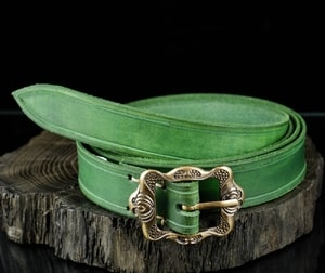 GREEN HISTORICAL BELT - GÜRTEL{% if kategorie.adresa_nazvy[0] != zbozi.kategorie.nazev %} - LEDERPRODUKTE{% endif %}