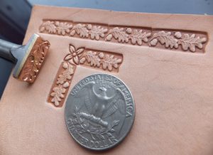 OAK LEAF, LEATHER STAMP - LEATHER STAMPS{% if kategorie.adresa_nazvy[0] != zbozi.kategorie.nazev %} - LEATHER PRODUCTS{% endif %}