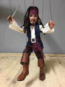 PIRATE, MARIONETTE - PUPPEN{% if kategorie.adresa_nazvy[0] != zbozi.kategorie.nazev %} - HOLZPRODUKTE{% endif %}