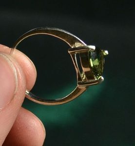 TRIANGULAR, SILVER RING WITH MOLDAVITE, AG 925 - MOLDAVIT{% if kategorie.adresa_nazvy[0] != zbozi.kategorie.nazev %} - MOLDAVITE, MINERALIEN, FOSSILIEN{% endif %}