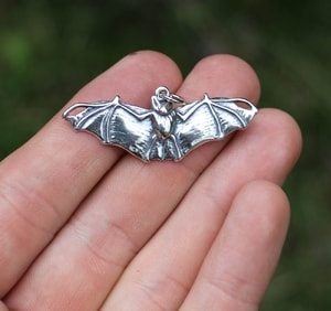 NOCTOR - BAT, PENDANT, SILVER - PENDANTS{% if kategorie.adresa_nazvy[0] != zbozi.kategorie.nazev %} - SILVER JEWELLERY{% endif %}