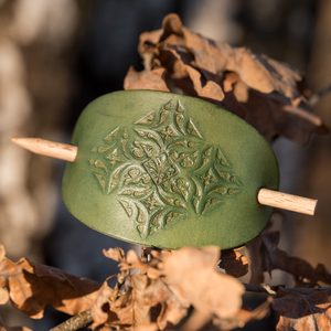 PLATAN LEATHER HAIR CLIP, GREEN - HAIR CLIPS, ACCESSORIES, JEWELLERY{% if kategorie.adresa_nazvy[0] != zbozi.kategorie.nazev %} - LEATHER PRODUCTS{% endif %}