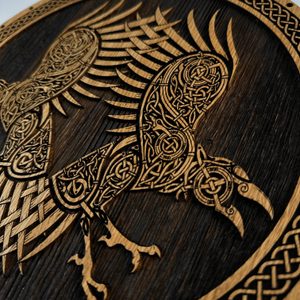 Huginn a Muninn, dřevěný nástěnný obraz 32cm