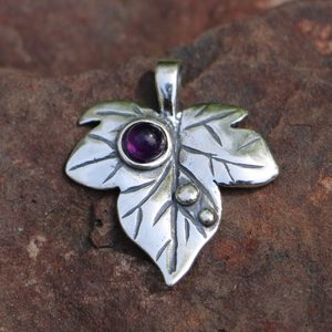 IVY LEAF SILVER PENDANT AMETHYST - PENDANTS{% if kategorie.adresa_nazvy[0] != zbozi.kategorie.nazev %} - SILVER JEWELLERY{% endif %}