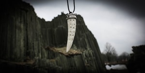 CARVED ANTLER PENDANT, VIKING STYLE, STERLING SILVER - ANHÄNGER - SCHMUCK, SILBER{% if kategorie.adresa_nazvy[0] != zbozi.kategorie.nazev %} - SILBER SCHMUCKSTÜCKE{% endif %}