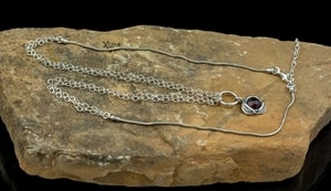 SYBILA, NECKLACE, STERLING SILVER, GARNET - NECKLACES{% if kategorie.adresa_nazvy[0] != zbozi.kategorie.nazev %} - SILVER JEWELLERY{% endif %}