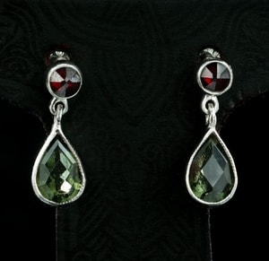 PETRONIA, SILVER EARRINGS, MOLDAVITE, GARNET - MOLDAVITES, CZECH{% if kategorie.adresa_nazvy[0] != zbozi.kategorie.nazev %} - SILVER JEWELLERY{% endif %}