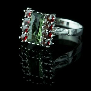 GALINA, RING, CZECH MOLDAVITE, GARNET, STERLING SILVER - MOLDAVITES, CZECH{% if kategorie.adresa_nazvy[0] != zbozi.kategorie.nazev %} - SILVER JEWELLERY{% endif %}