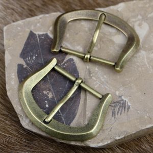 MEDIEVAL BELT BUCKLE 35MM, ZINC ANT. BRASS - BELT ACCESSORIES{% if kategorie.adresa_nazvy[0] != zbozi.kategorie.nazev %} - LEDERPRODUKTE{% endif %}