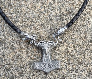 MJOLNIR, SCANIA, BRAIDED LEATHER NECKLACE - WIKINGERAMULETTE{% if kategorie.adresa_nazvy[0] != zbozi.kategorie.nazev %} - SCHMUCKSTÜCKE{% endif %}