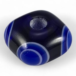 Perle celtique en verre à décor oculé, réplique, bleue