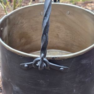 IRON CAULDRON 5 L - PRODUITS FORGÉS{% if kategorie.adresa_nazvy[0] != zbozi.kategorie.nazev %} - FER FORGÉ ET MONNAIE{% endif %}