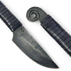 NEWGRANGE, couteau celtique forgé avec fourreau