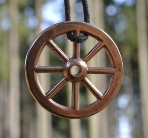 TARANIS WHEEL, BRONZE REPLICA, OPPIDUM STRADONICE, BOHEMIA - PENDENTIFS, COLLIERS{% if kategorie.adresa_nazvy[0] != zbozi.kategorie.nazev %} - BIJOUTERIE{% endif %}